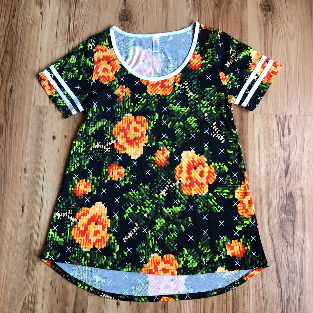 LuLaRoe Shirt XS Black Floral Digital Rose Women’s